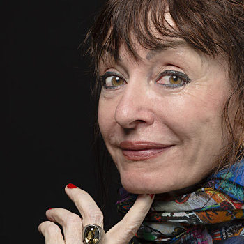 Yvette Théraulaz, musicienne et comédienne, née le 28 février 1947. Portrait réalisé à la BCU Lausanne, le 29 avril 2015.